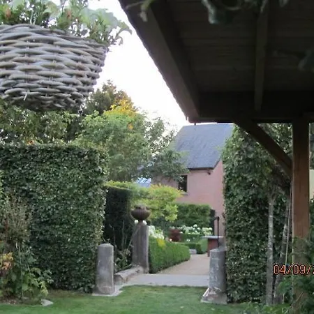Les Jardins Du Mont D'hazeilles Bed & Breakfast