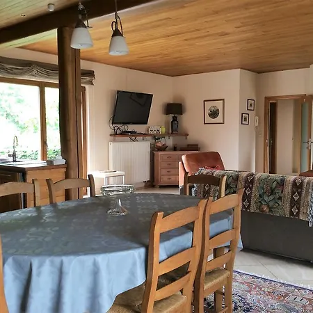 Les Jardins Du Mont D'hazeilles Bed & Breakfast