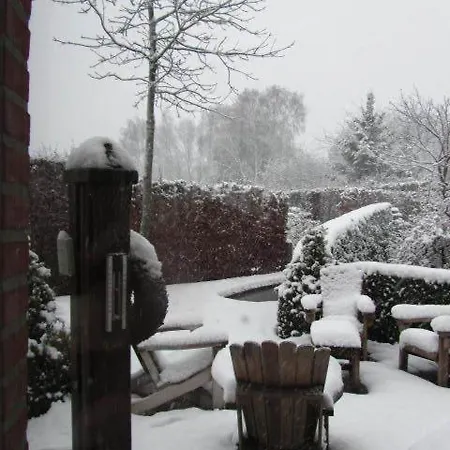 Les Jardins Du Mont D'hazeilles Bed & Breakfast